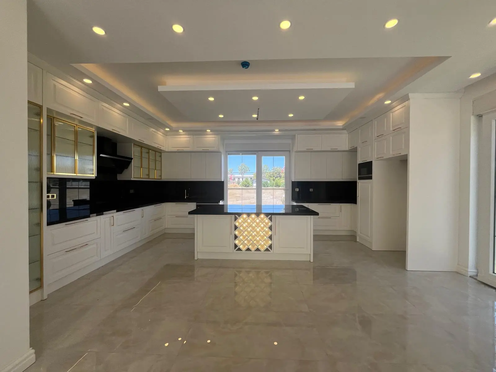 Fitted kitchen